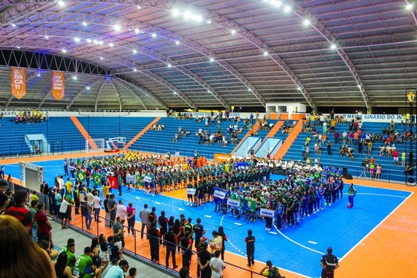 Ginásio da escola quadra de basquete do ginásio e arena de futebol