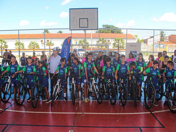 Entrega de Equipamentos para a Escolinha de Triathlon Formando Campeões Núcleo Aracati